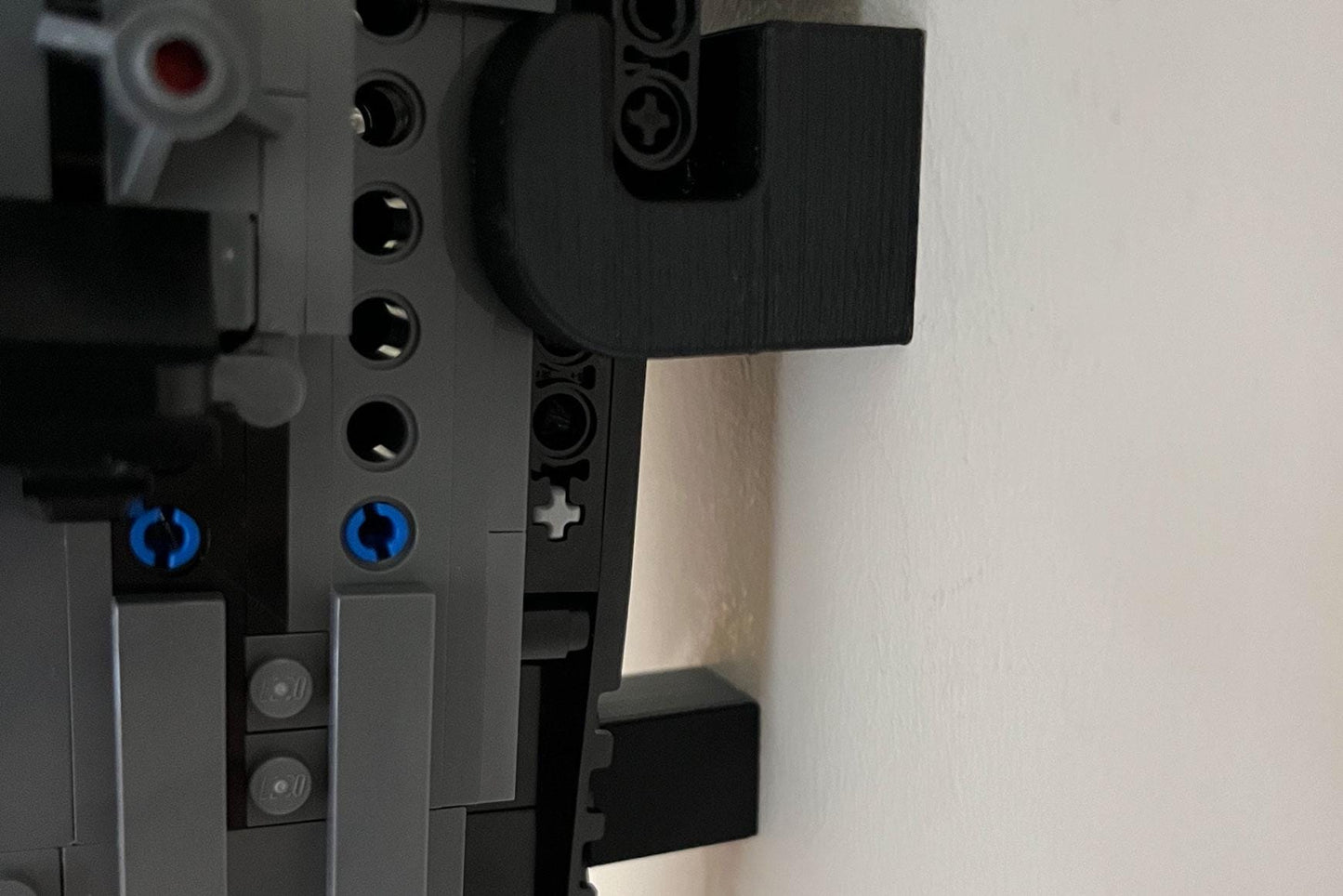 3Dudes & Dad Wall Mount Bracket for LEGO Icons Dune Atreides Royal Ornithopter (set 10327)