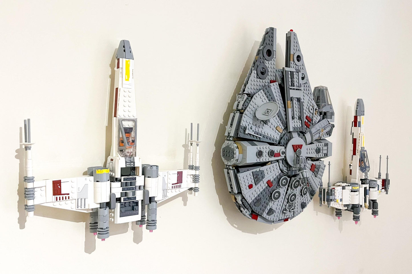 3Dudes & Dad Wall Mount Bracket for LEGO Star Wars Luke Skywalker's X Wing Fighter (set 75301)