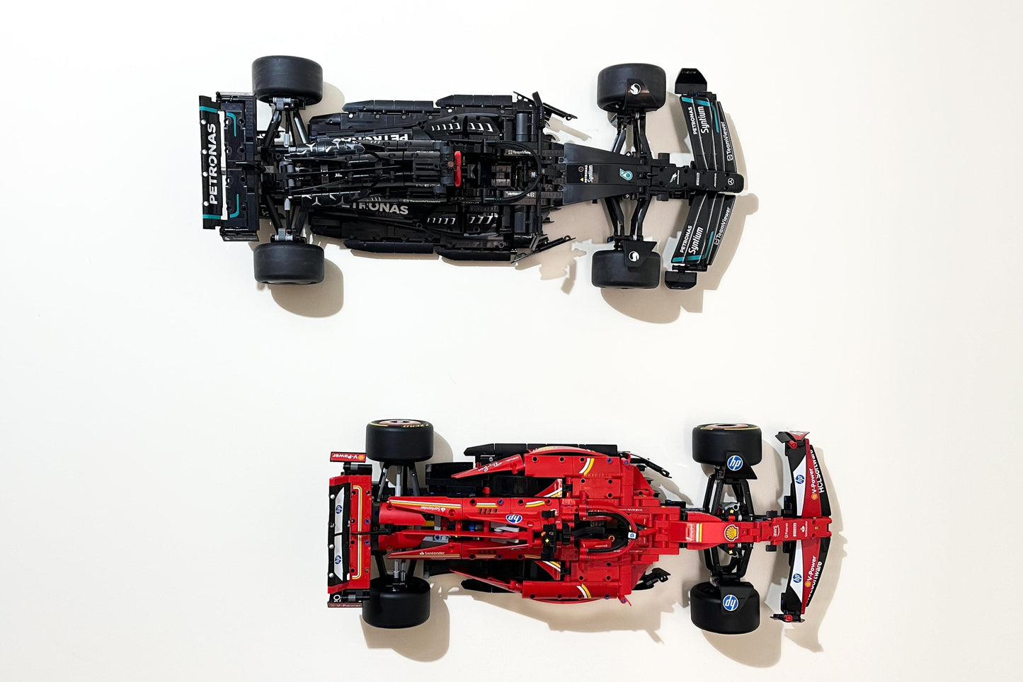 3Dudes & Dad Wall Mount Bracket (horizontal) for LEGO Technic Mercedes AMG W14 F1 car (set 42171)