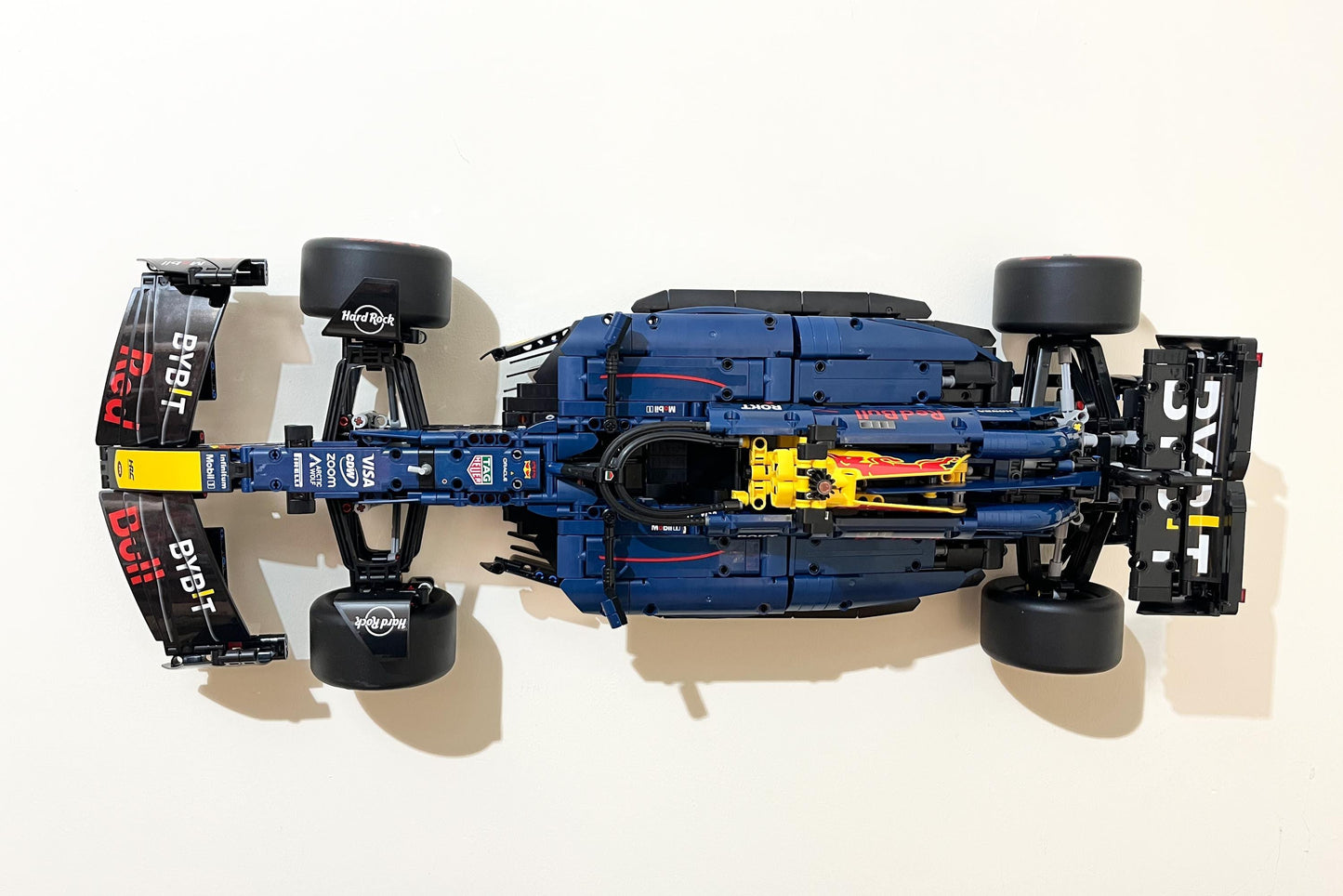 3Dudes & Dad Wall Mount Bracket (horizontal) for LEGO Technic Oracle Red Bull Racing RB20 F1 car (set 42206)