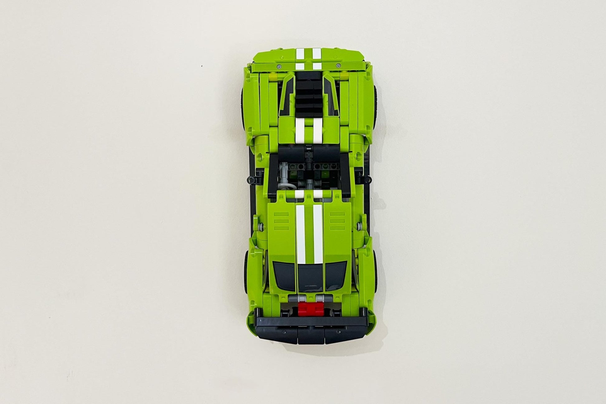 3Dudes & Dad Wall Mount Bracket for LEGO Technic Ford Mustang Shelby GT500 (set 42138)