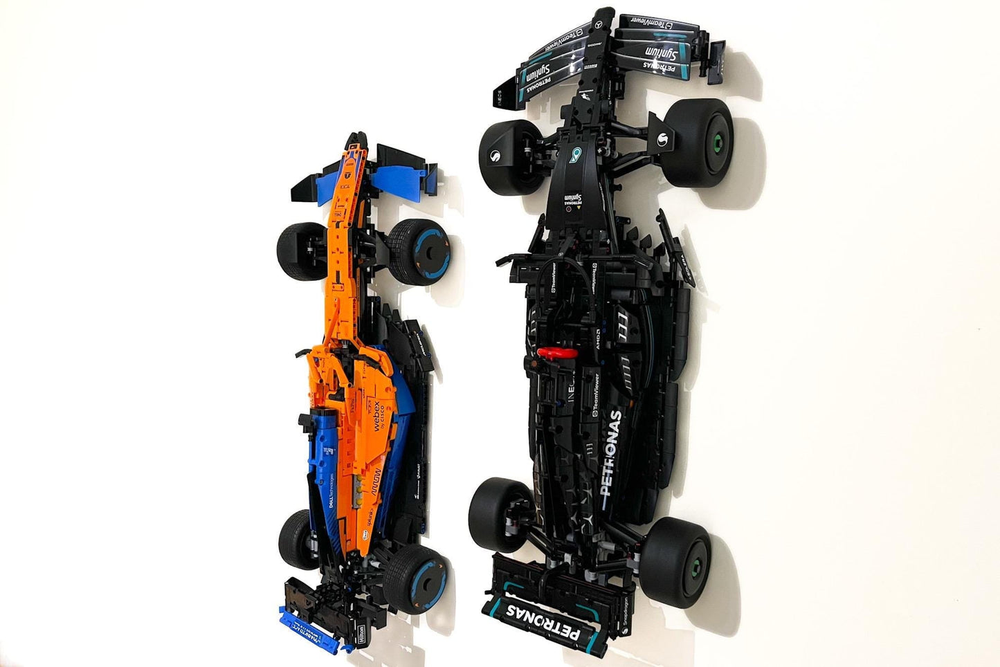 3Dudes & Dad Wall Mount Bracket (vertical) for LEGO Technic Mercedes AMG W14 F1 car (set 42171)